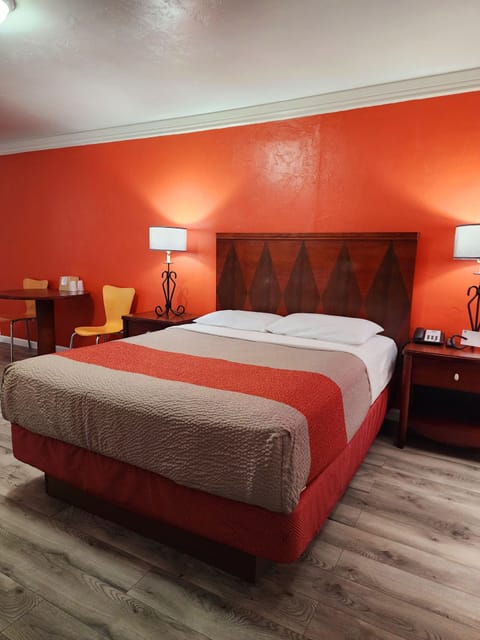 Deluxe Room, 1 Queen Bed, Non Smoking, Refrigerator & Microwave | Premium bedding, individually decorated, individually furnished, desk