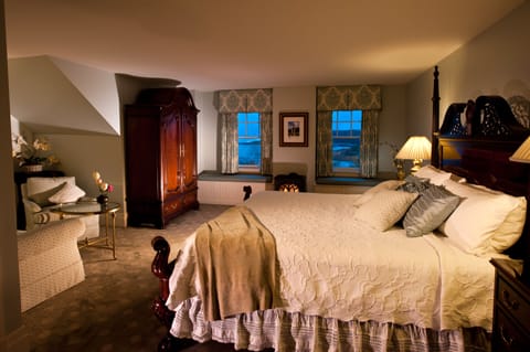 Luxury Room | Egyptian cotton sheets, premium bedding, down comforters, pillowtop beds