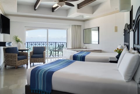 Ocean Front Junior Suite Double | Premium bedding, pillowtop beds, free minibar, in-room safe