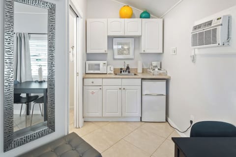 King Suite Pool View | Private kitchen | Fridge, coffee/tea maker, paper towels