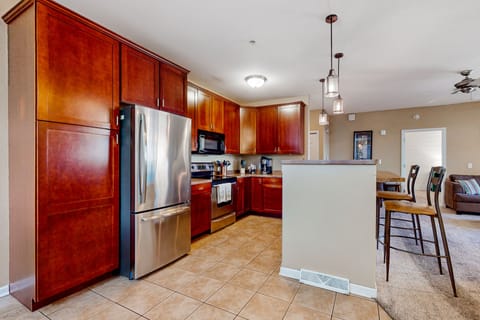 Condo, 4 Bedrooms | Private kitchen