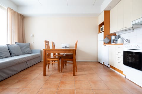 Holiday Apartment, 1 bedroom, alcove, kitchen, sauna, 42,5 m2 | Desk, laptop workspace, cribs/infant beds, free WiFi