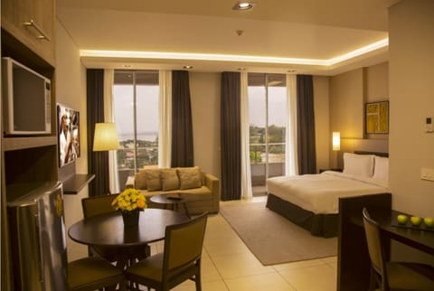 Deluxe Room, 1 King Bed with Sofa bed, River View | Egyptian cotton sheets, down comforters, pillowtop beds, minibar