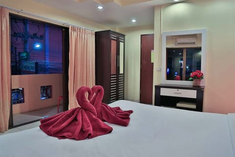Balcony Room | In-room safe, desk, free WiFi, bed sheets