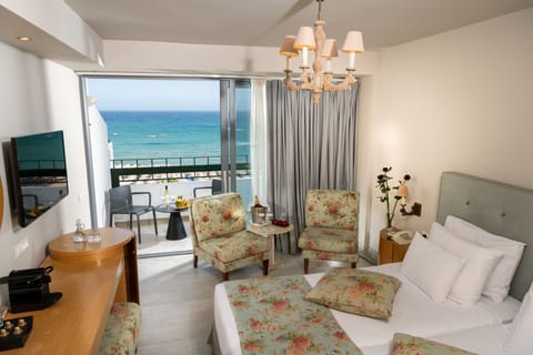 Superior Room, Sea View | Premium bedding, minibar, in-room safe, desk