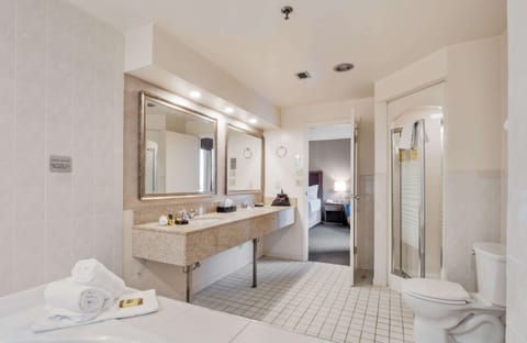 Standard Room, 1 King Bed, Jetted Tub, Tower (Jetted tub) | Bathroom | Combined shower/tub, free toiletries, hair dryer, towels