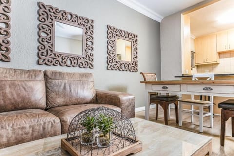 Vredehof No 2  | Dining room