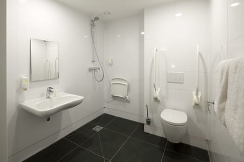 Family Quadruple Room, Accessible | Bathroom | Shower, free toiletries, hair dryer, towels