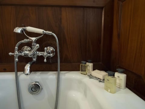 Luxury Suite (Private Miranda) | Bathroom | Designer toiletries, hair dryer, bathrobes, towels