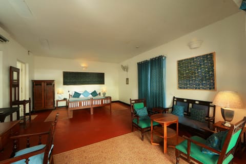 Deluxe Twin Room | Desk, free WiFi, bed sheets