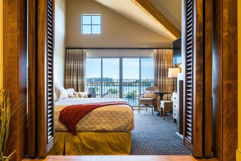 Grand Cru Riverfront King Premium | In-room safe, free WiFi, bed sheets