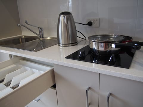 King Studio with wheelchair Access | Private kitchenette | Full-size fridge, microwave, stovetop, electric kettle