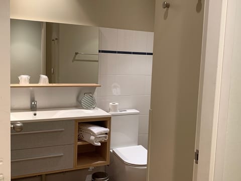 Comfort Double Room | Bathroom | Bathtub, deep soaking tub, free toiletries, hair dryer