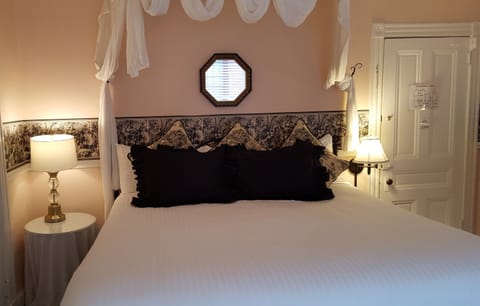 Deluxe King Room | Frette Italian sheets, premium bedding, individually decorated