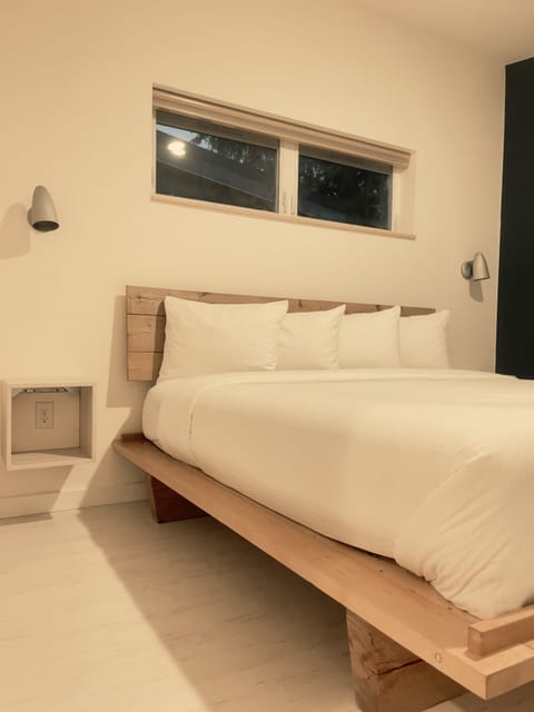 1 bedroom, premium bedding, Tempur-Pedic beds, in-room safe