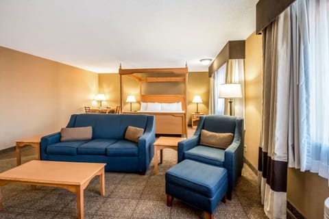 Suite, 1 King Bed, Non Smoking | In-room safe, desk, soundproofing, iron/ironing board