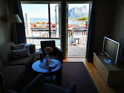 Suite, 2 Bedrooms, Sea View | Free cribs/infant beds, free WiFi, bed sheets