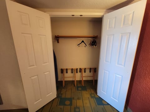Suite, 1 King Bed, Non Smoking | Wardrobe