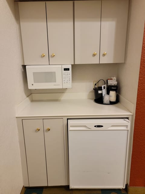 Suite, 1 King Bed, Non Smoking | Private kitchen | Coffee/tea maker