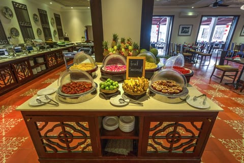 Daily buffet breakfast (VND 360000 per person)