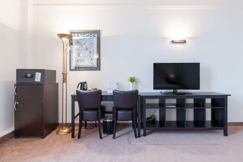 Classic Triple Room, Sea View | In-room safe, desk, iron/ironing board, free WiFi