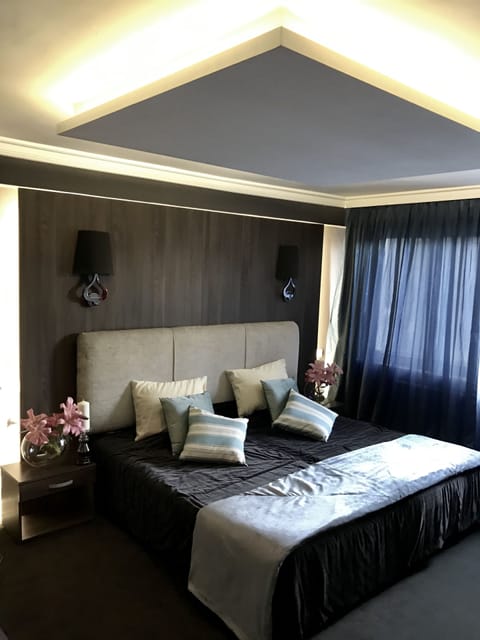 Basic Double Room, 1 Bedroom | In-room safe, desk, iron/ironing board, free WiFi