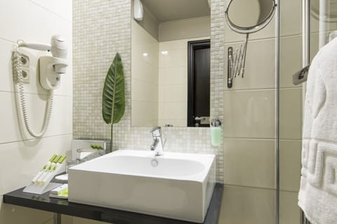 Standard Double or Twin Room, Balcony, City View | Bathroom sink