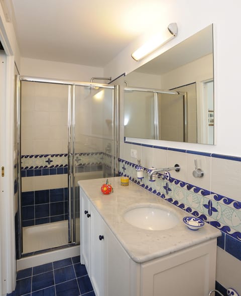 Deluxe Studio, Balcony, Sea View | Bathroom | Free toiletries, hair dryer, slippers, bidet