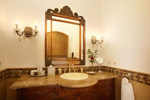 Royal Suite, 1 King Bed, City View | Bathroom | Combined shower/tub, jetted tub, rainfall showerhead, hair dryer