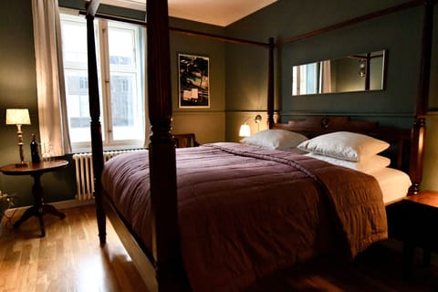 Medium | Premium bedding, in-room safe, individually decorated