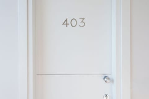 Standard Room | Minibar, in-room safe, desk, laptop workspace