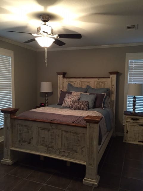 Condo | Iron/ironing board, bed sheets