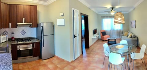 Apartment, 1 Bedroom | Private kitchen | Full-size fridge, microwave, oven, stovetop