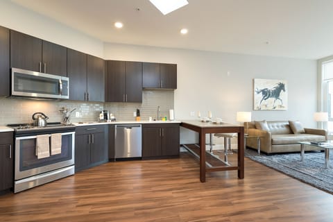 Deluxe Apartment, 1 Bedroom | Private kitchen | Full-size fridge, microwave, oven, stovetop