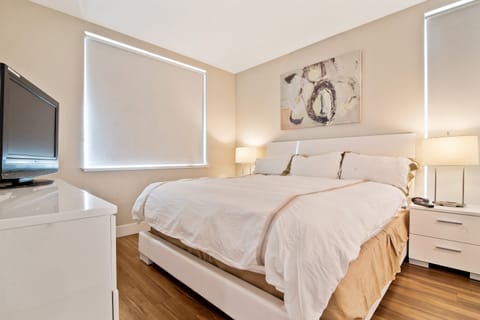 Luxury Apartment, 2 Bedrooms | 1 bedroom, premium bedding, desk, laptop workspace