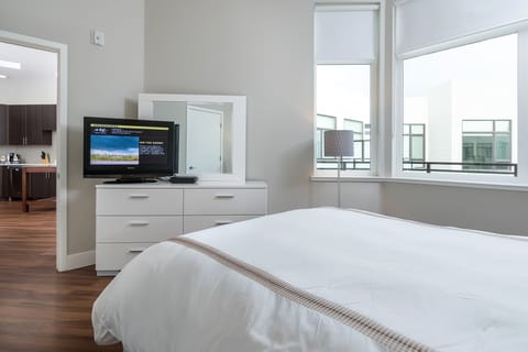 Deluxe Apartment, 1 Bedroom | 1 bedroom, premium bedding, desk, laptop workspace