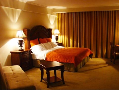 Deluxe Suite, 1 King Bed | Premium bedding, in-room safe, individually decorated, desk