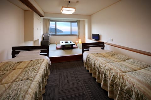 Japanese Western Style Room (2 Single & 3 Futons) | Laptop workspace, iron/ironing board, free WiFi, bed sheets