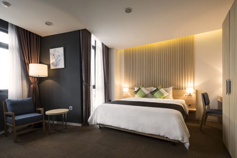 Deluxe Double Room | Premium bedding, minibar, in-room safe, desk