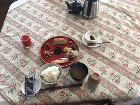 Daily full breakfast (JPY 1500 per person)