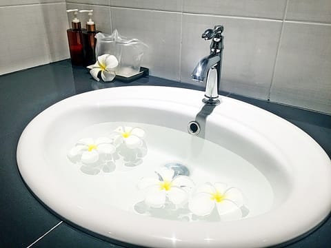 Bathroom sink