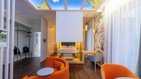 Elite Suite, 1 King Bed, Balcony (Spa Access Included) | 1 bedroom, down comforters, minibar, in-room safe