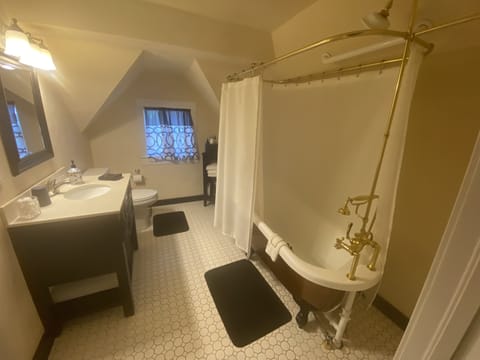 Margaret May Suite, 1 King Bed, Private Bathroom, Upstairs | Bathroom | Free toiletries, hair dryer, towels, soap