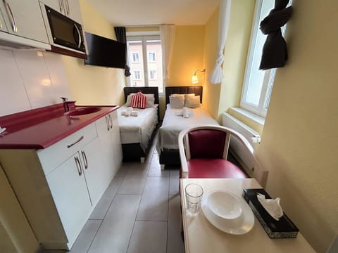 Single Room | In-room safe, soundproofing, free WiFi, bed sheets