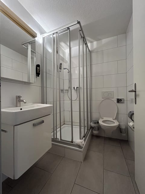 Family Room | Bathroom | Shower, hair dryer, towels