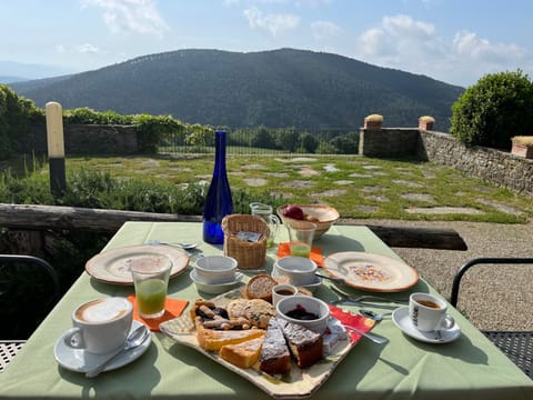 Daily local cuisine breakfast for a fee