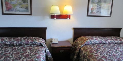 Standard Room, 2 Queen Beds | Desk, free WiFi