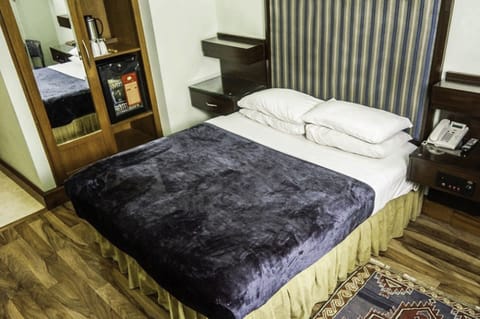 Deluxe Room | Desk, free WiFi, bed sheets