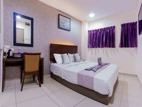 Deluxe Room | Desk, soundproofing, iron/ironing board, rollaway beds