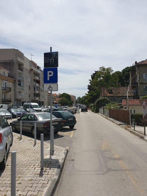 Self parking (EUR 20 per day), valet parking (EUR 20 per stay)